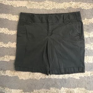 Caslon Khaki Shorts Size 6P Dark Grey
